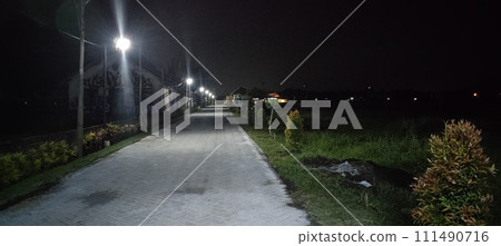 Near the edge of the city in the night view 111490716