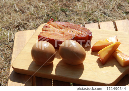 smoked food on cutting board 111490844