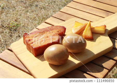 smoked food on cutting board 111490850
