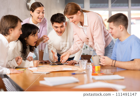 Group of teenagers friends playing board games 111491147