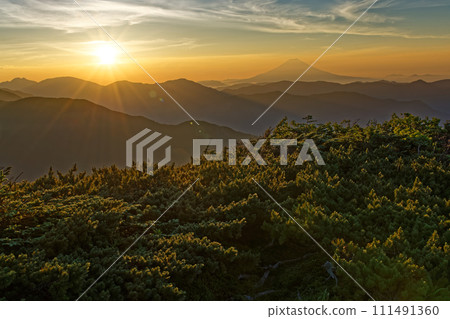 Morning sun and Mt. Fuji seen from Mt. Isarga in the Southern Alps Morning sun and Mt. Fuji seen from Mt. Isarga in the Southern Alps 111491360