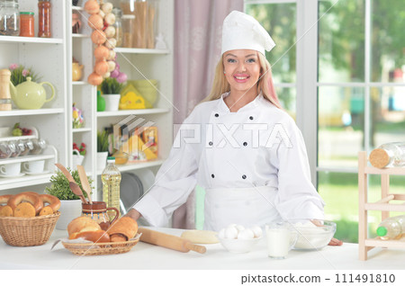 Beautiful young chief woman baking in kitchen 111491810