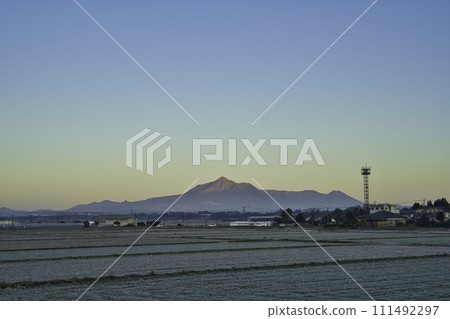 都城市的霧島山冬季風景 111492297