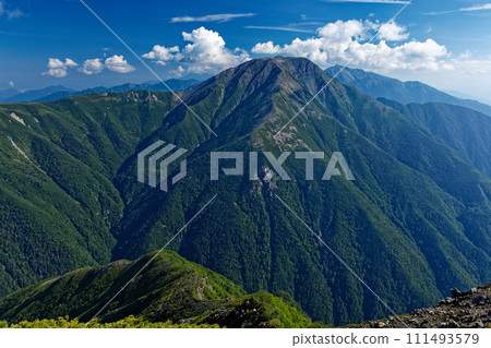 從南阿爾卑斯山的奧瀨山眺望赤石山和芥澤山 111493579