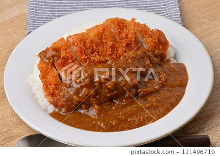 炸肉排咖哩。咖哩飯,炸豬排。咖哩,咖哩。 炸肉排咖哩。咖哩飯,炸豬排。咖哩,咖哩。 111496710