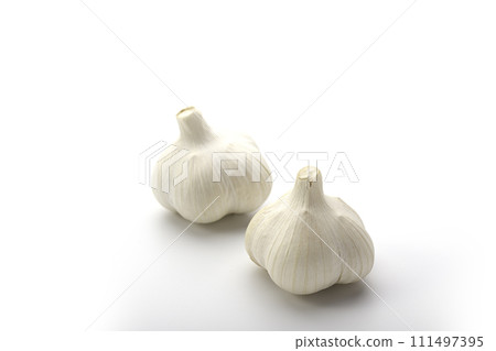 大蒜白色背景 大蒜白色背景 111497395