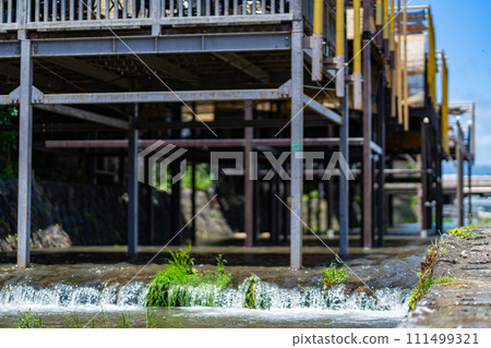 京都府、京都市、鴨川、關西、近畿地區、城市、夏季、旅遊、神社、寺廟、傳統文化、首都、河床、涼風、用餐 111499321