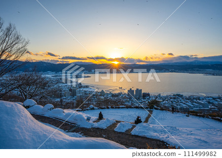 Lake Suwa Tateishi Park sunset winter 111499982