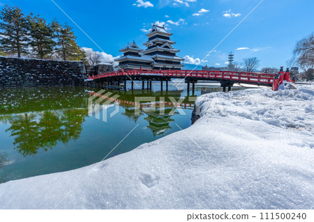 Matsumoto Castle in winter, Matsumoto City, Nagano Prefecture 111500240