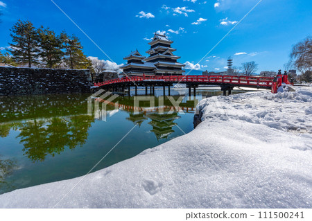 Matsumoto Castle in winter, Matsumoto City, Nagano Prefecture 111500241