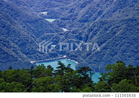 Hatanagi Dam and Lake Igawa seen from Mt. Chausu in the Southern Alps 111501638