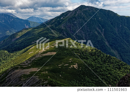 Mt. Kamikawachi and Mt. Akusawa seen from Mt. Chausu in the Southern Alps 111501983