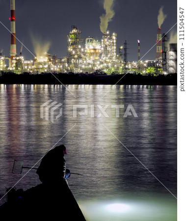 Yokkaichi factory night view and eel fry fishing 111504547