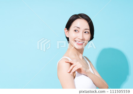 Middle-aged female beauty 111505559