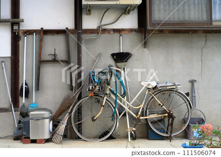 Back door of an old private house Back door of an old private house 111506074