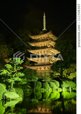 瑠璃光寺國寶點燈夜景 瑠璃光寺國寶點燈夜景 111506307