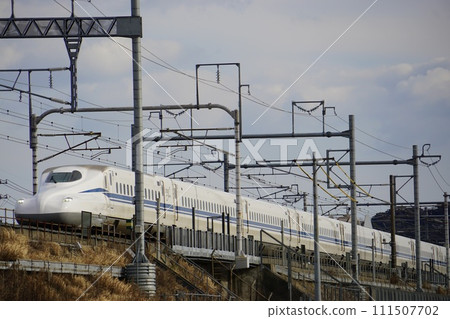 Shinkansen running on the embankment 111507702