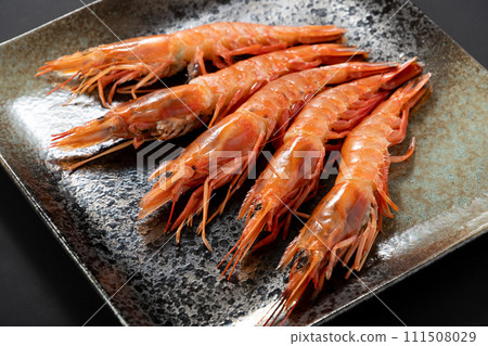 Delicious boiled vannamei shrimp 111508029