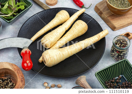 Raw parsnip roots. 111510119
