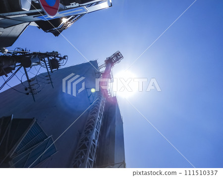 Condominium construction site Tokyo 111510337