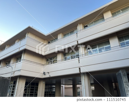 School building and blue sky 111510745