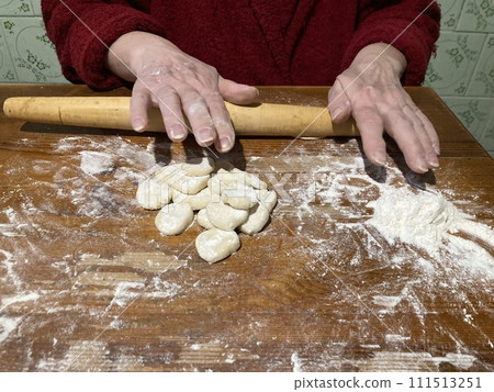 Preparing dough for making dumplings 111513251