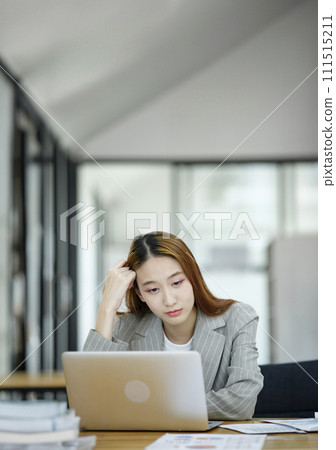 Female employees are stressed and tired. Headache from thinking and pressure from work. 111515211