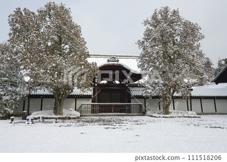 Tofukuji Temple in the Snow, Hojo's Imperial Envoy Gate, Higashiyama Ward, Kyoto City 111518206