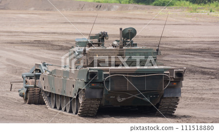 90型坦克與92型雷場處理滾筒一起運行 90型坦克與92型雷場處理滾筒一起運行 111518880