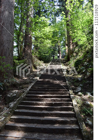 Haguroyama山2446步的石階是日本最好的神社 111518929