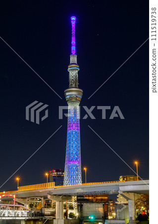 「東京」 隅田川上燈火通明的東京晴空塔夜景 「東京」 隅田川上燈火通明的東京晴空塔夜景 111519738