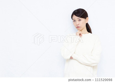 一位 40 多歲的女性，非常擔心 111520098