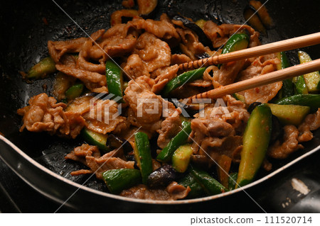 Cooking scene of stir-fried eggplant, cucumber, and pork with spicy miso 111520714