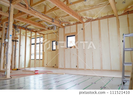 Installing floor heating in a wooden house 111521410