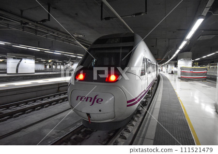 Alvia stopping at RENFE Barcelona Sants station 111521479