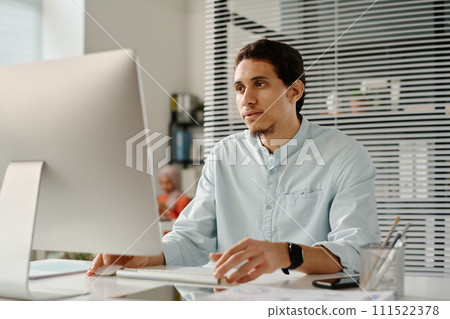 Male broker analyzing online data 111522378