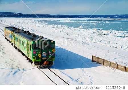 鄂霍次克海的流冰與觀光火車{流冰物語} 鄂霍次克海的流冰與觀光火車{流冰物語} 111523046