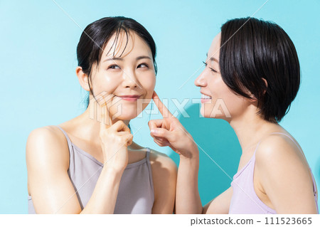 A woman doing exercises 111523665