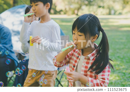 soap bubbles, soap bubble, child 111523675