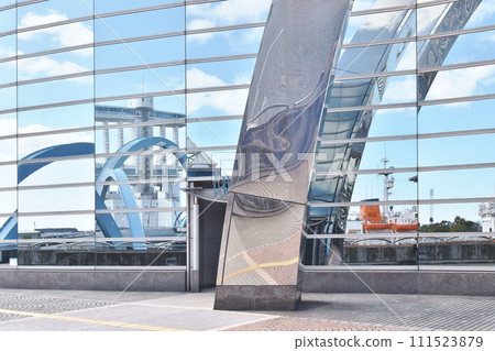 The mirror-like exterior wall of the South Building of the Port of Nagoya Aquarium The mirror-like exterior wall of the South Building of the Port of Nagoya Aquarium 111523879