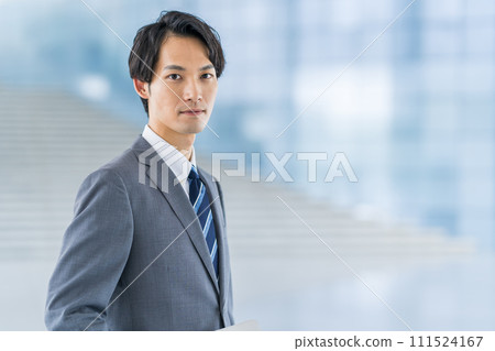 A businessman standing in the aisle 111524167