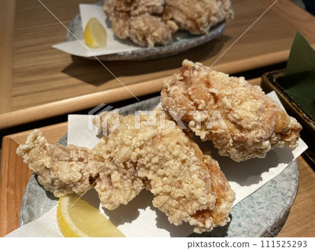 Fried juicy young chicken 111525293