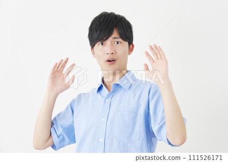 驚訝的男人白色背景 111526171