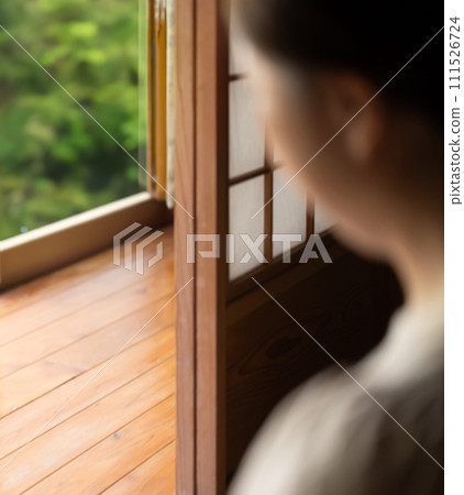 Living in the countryside: Lifestyle image cut series 111526724