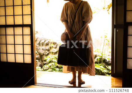 Living in the countryside: Lifestyle image cut series 111526748