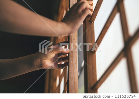 Living in the countryside: Lifestyle image cut series 111526754