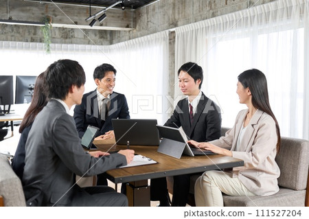 Business people having a team meeting Business people having a team meeting 111527204