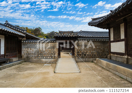 Korean royal palace "Changdeokgung Palace" 111527254