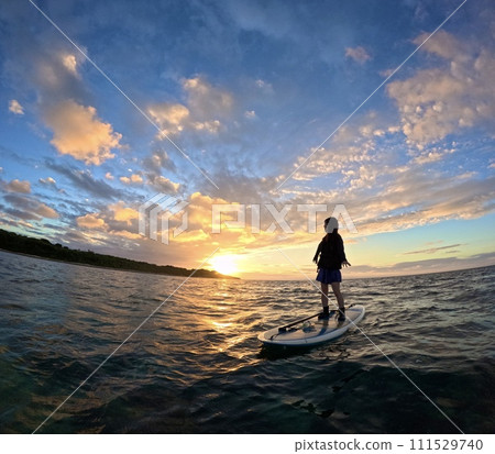 日出和悶棍 111529740