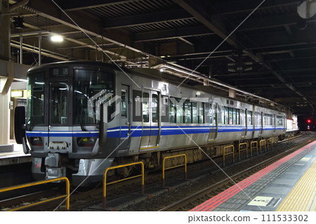 Hokuriku Main Line 521 series train parked at Kanazawa Station after the last train Hokuriku Main Line 521 series train parked at Kanazawa Station after the last train 111533302